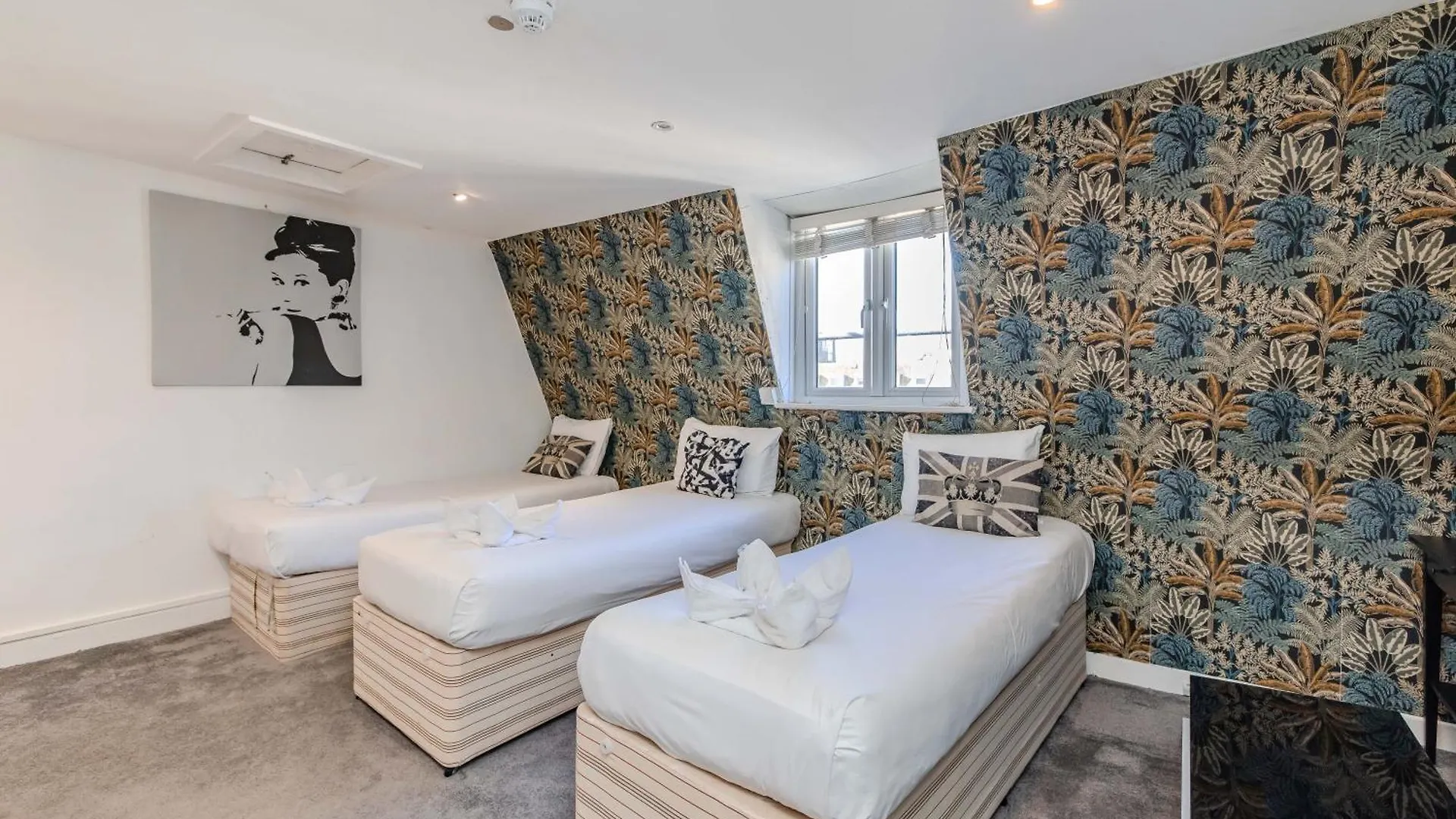 Perfect Big House Next To Brighton Beach Sleep 20 Apartment