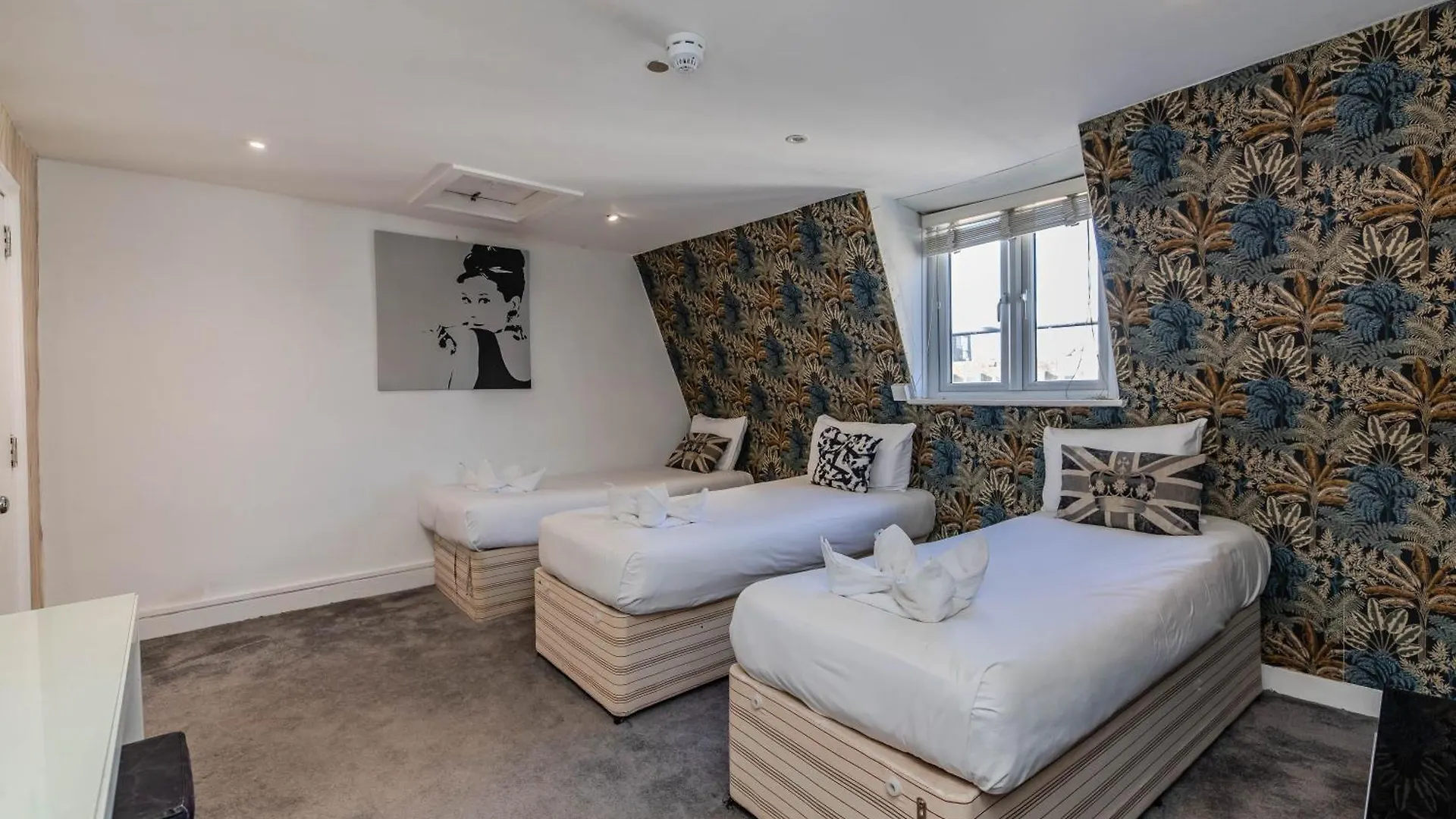 Perfect Big House Next To Brighton Beach Sleep 20 0*,  United Kingdom