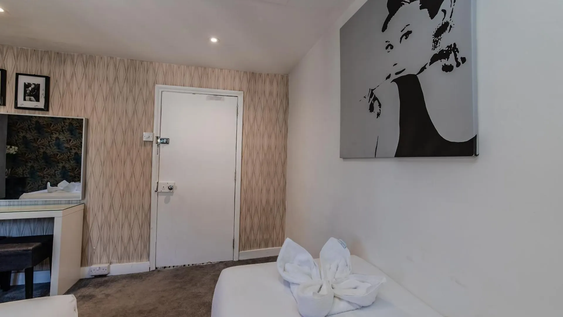 Perfect Big House Next To Brighton Beach Sleep 20 Apartment