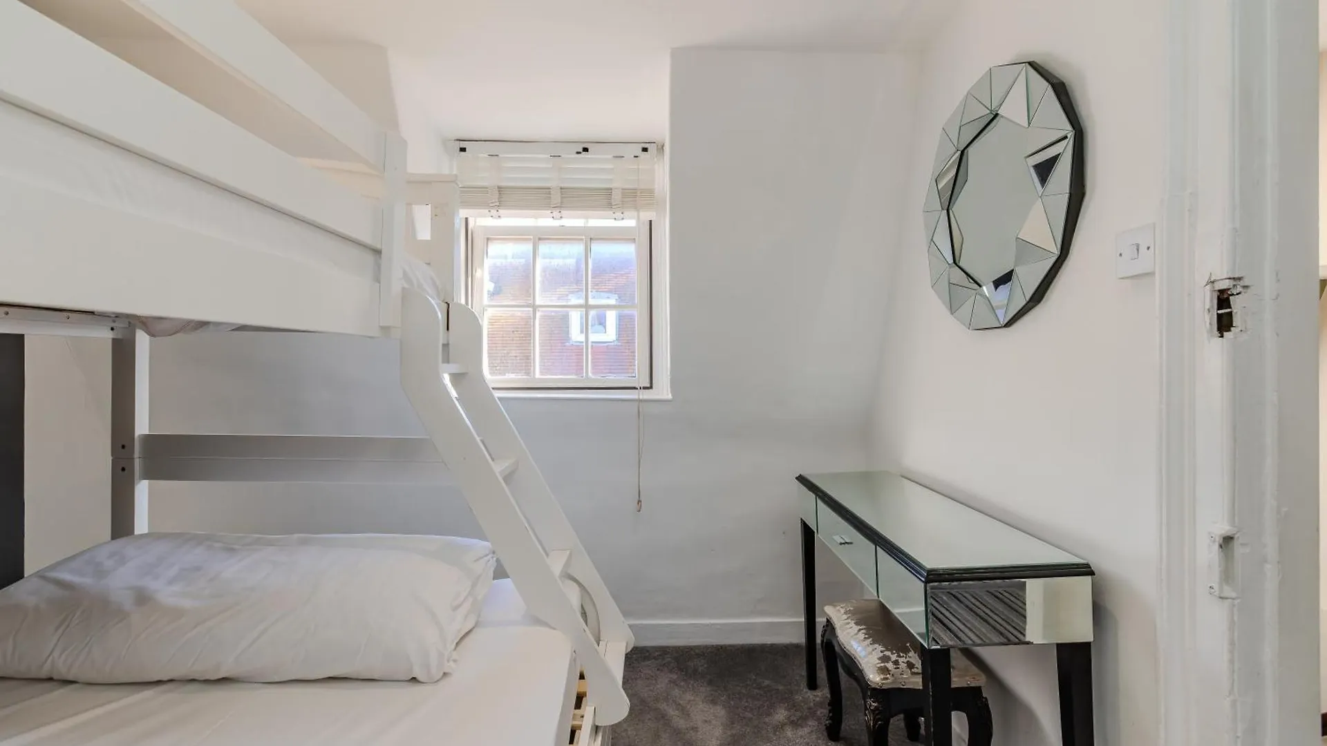 Perfect Big House Next To Brighton Beach Sleep 20 United Kingdom